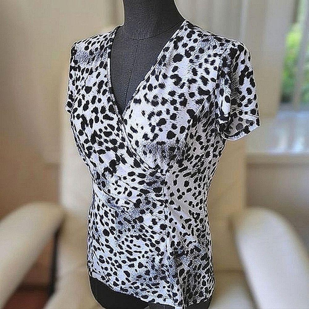 Bailey black & white cheetah print short sleep faux wrap blouse size M
